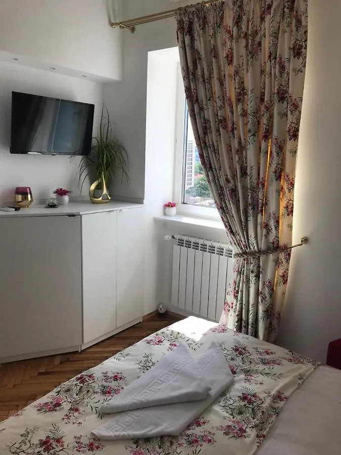 Victoria Luxury Apartment 11 Boekarest 0*,